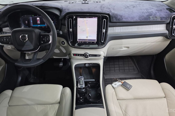 2023 Volvo XC40 с пробегом 72 953 км