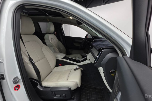 2023 Volvo XC40 с пробегом 72 953 км