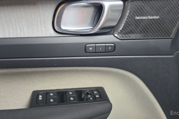 2023 Volvo XC40 с пробегом 72 953 км