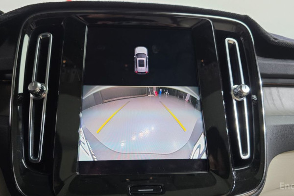 2023 Volvo XC40 с пробегом 72 953 км