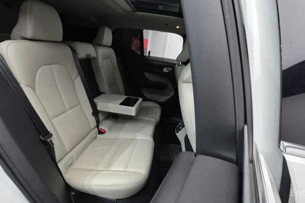 2023 Volvo XC40 с пробегом 72 953 км