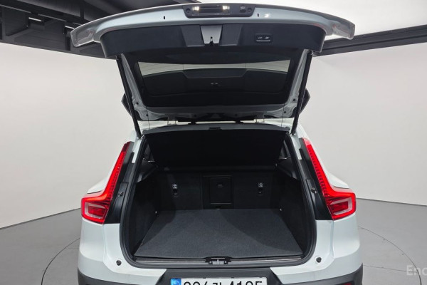 2023 Volvo XC40 с пробегом 72 953 км