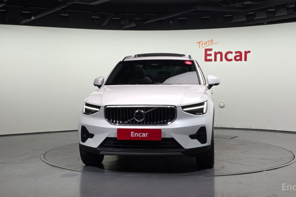 2023 Volvo XC40 с пробегом 14 711 км