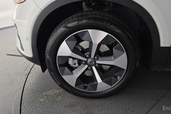 2023 Volvo XC40 с пробегом 14 711 км