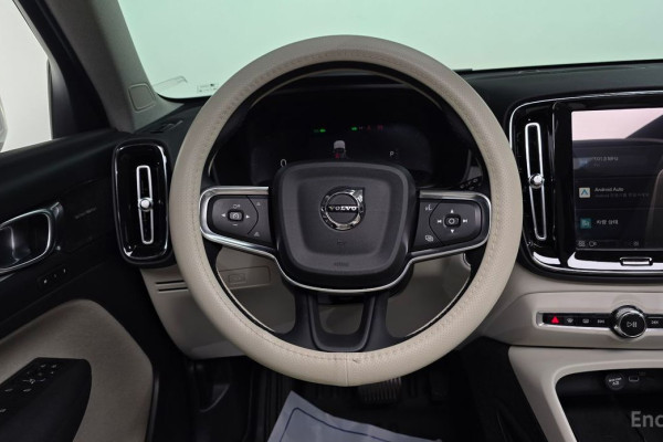 2023 Volvo XC40 с пробегом 14 711 км