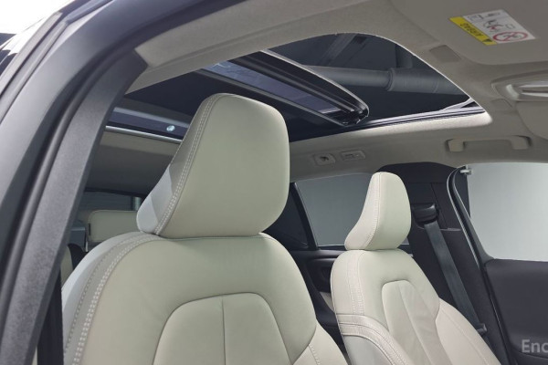 2023 Volvo XC40 с пробегом 14 711 км