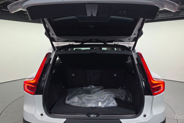 2023 Volvo XC40 с пробегом 14 711 км