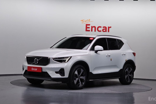 2023 Volvo XC40 с пробегом 10 814 км