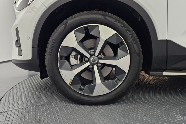 2023 Volvo XC40 с пробегом 10 814 км