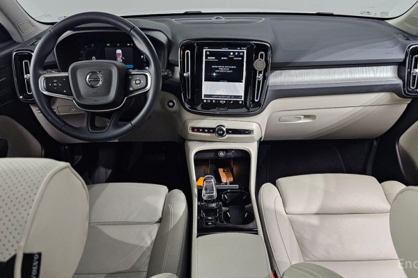 2023 Volvo XC40 с пробегом 10 814 км