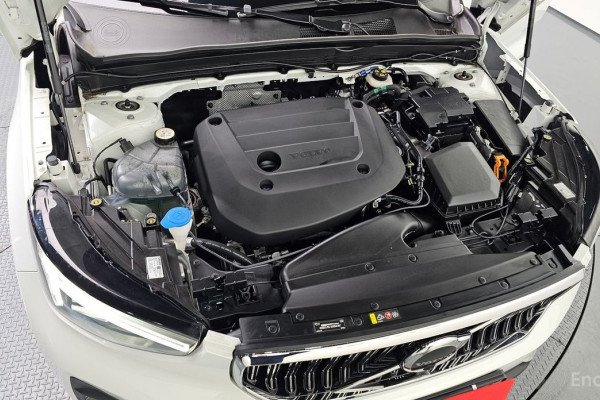 2023 Volvo XC40 с пробегом 10 814 км