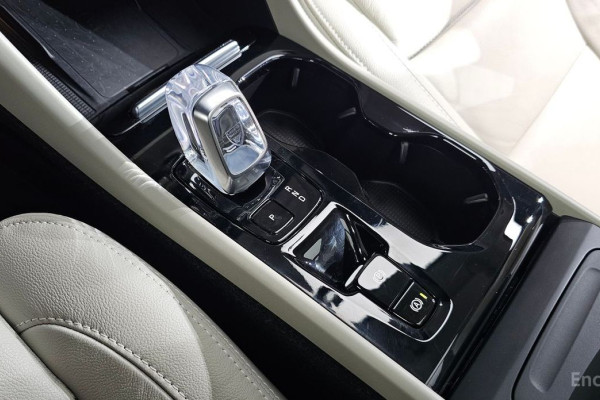 2023 Volvo XC40 с пробегом 10 814 км