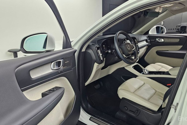 2023 Volvo XC40 с пробегом 10 814 км