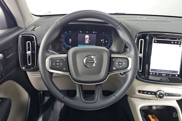 2023 Volvo XC40 с пробегом 10 814 км