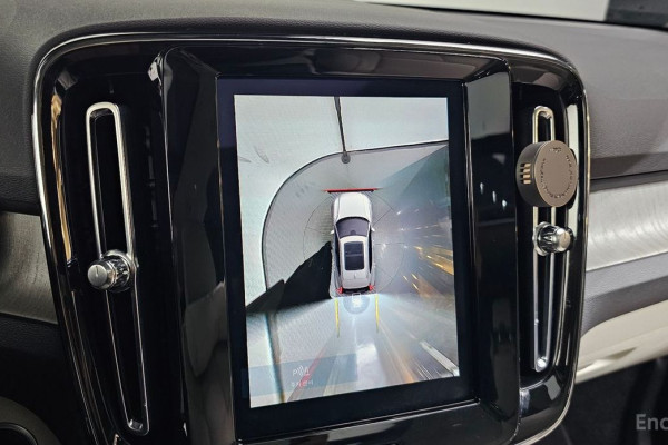 2023 Volvo XC40 с пробегом 10 814 км