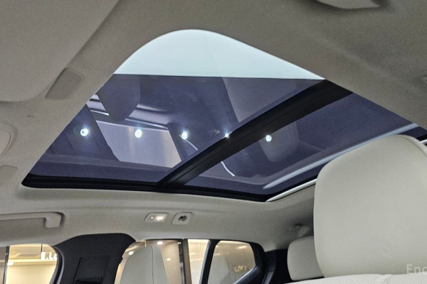 2023 Volvo XC40 с пробегом 10 814 км