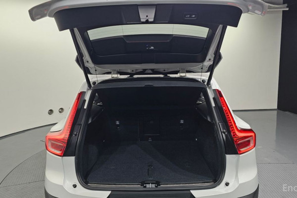 2023 Volvo XC40 с пробегом 10 814 км