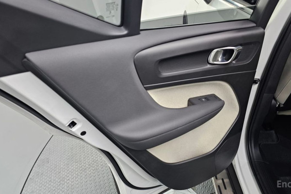 2023 Volvo XC40 с пробегом 10 814 км