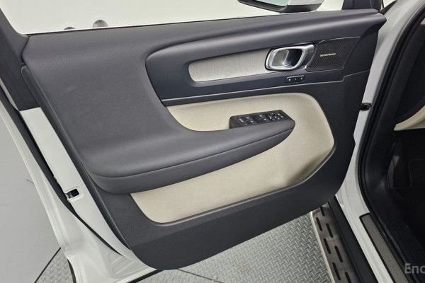 2023 Volvo XC40 с пробегом 10 814 км