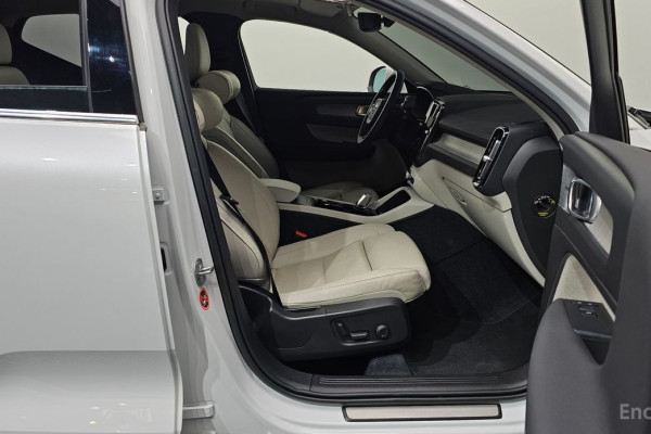 2023 Volvo XC40 с пробегом 10 814 км