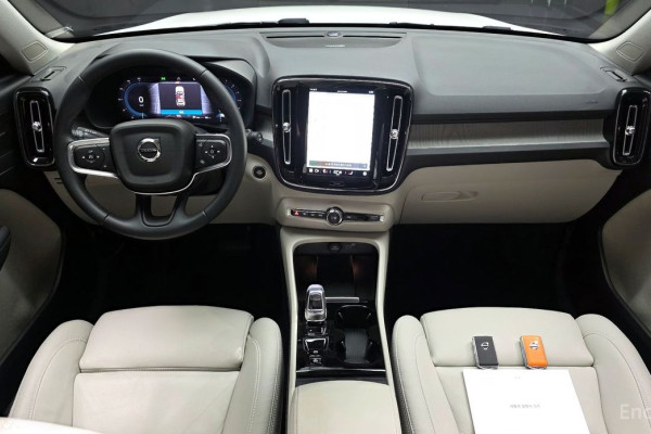 2023 Volvo XC40 с пробегом 18 424 км