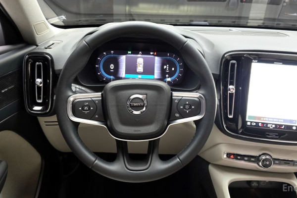 2023 Volvo XC40 с пробегом 18 424 км