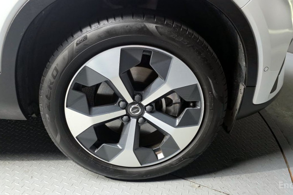 2023 Volvo XC40 с пробегом 18 424 км