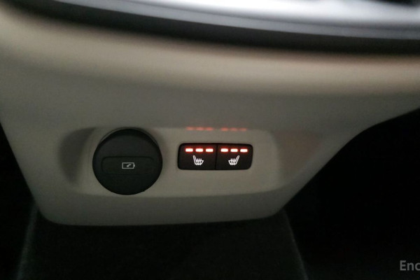 2023 Volvo XC40 с пробегом 18 424 км