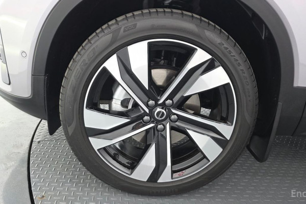 2026 Volvo XC40 с пробегом 1 973 км