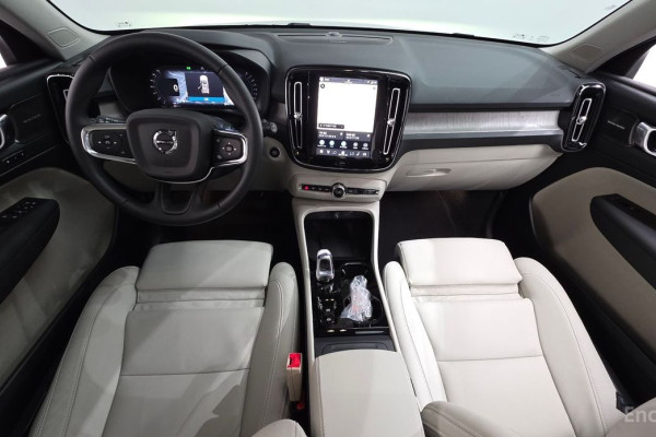 2026 Volvo XC40 с пробегом 1 973 км