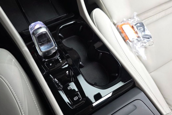 2026 Volvo XC40 с пробегом 1 973 км