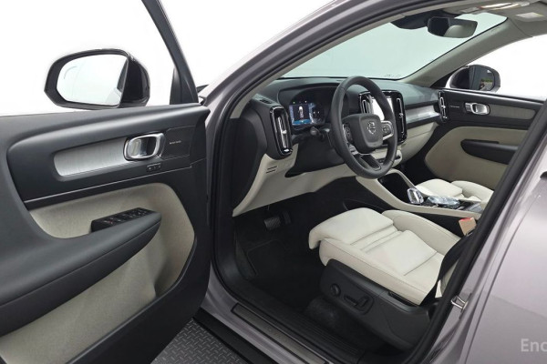 2026 Volvo XC40 с пробегом 1 973 км