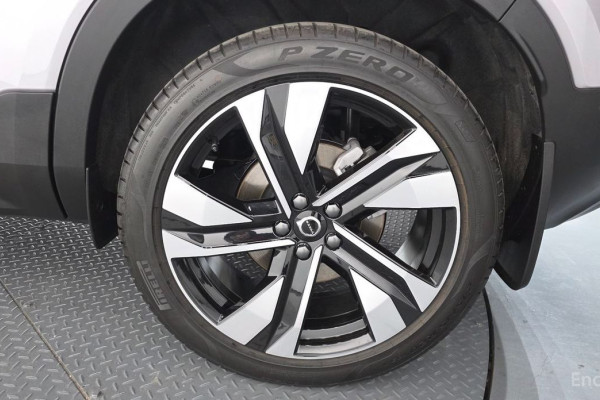 2026 Volvo XC40 с пробегом 1 973 км