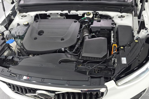 2022 Volvo XC40 с пробегом 9 505 км