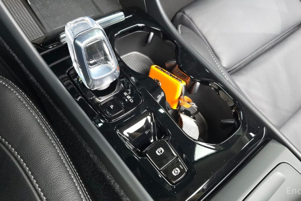 2022 Volvo XC40 с пробегом 9 505 км