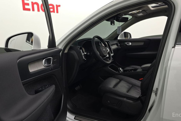 2022 Volvo XC40 с пробегом 9 505 км