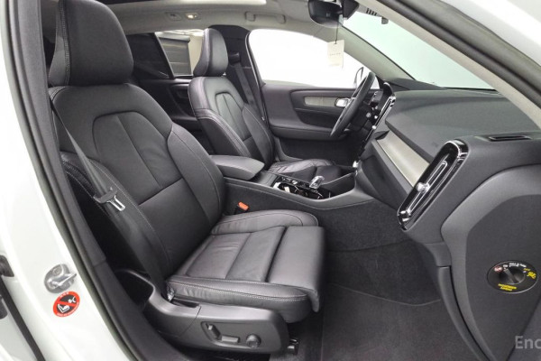 2022 Volvo XC40 с пробегом 9 505 км