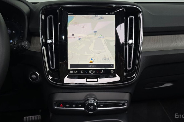 2022 Volvo XC40 с пробегом 9 505 км