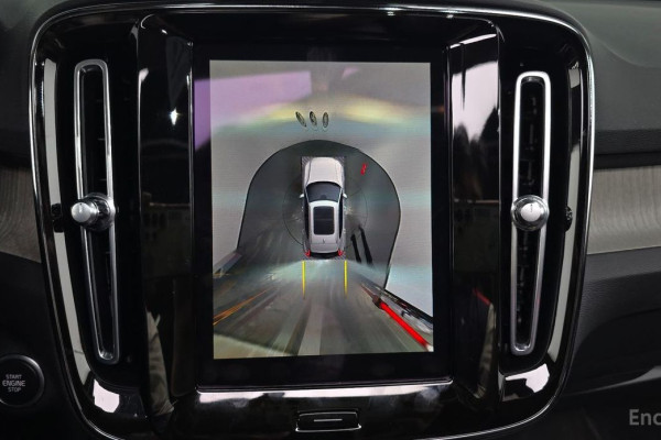 2022 Volvo XC40 с пробегом 9 505 км