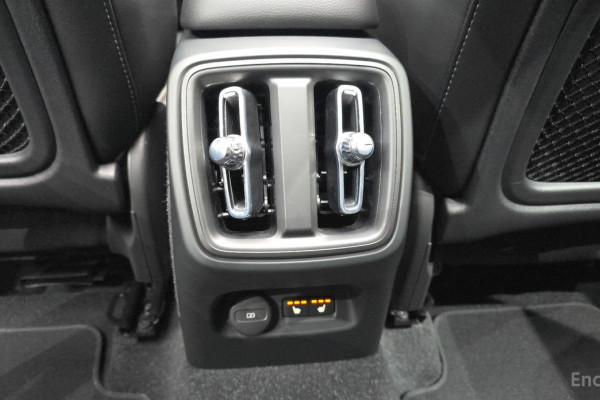 2022 Volvo XC40 с пробегом 9 505 км