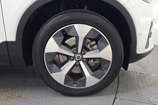 2022 Volvo XC40 с пробегом 9 505 км