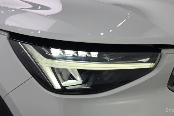 2022 Volvo XC40 с пробегом 9 505 км