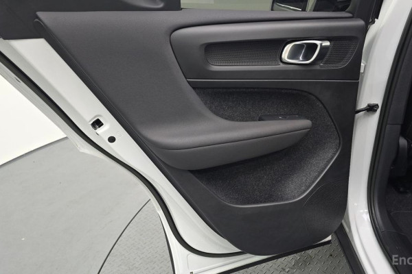 2022 Volvo XC40 с пробегом 9 505 км