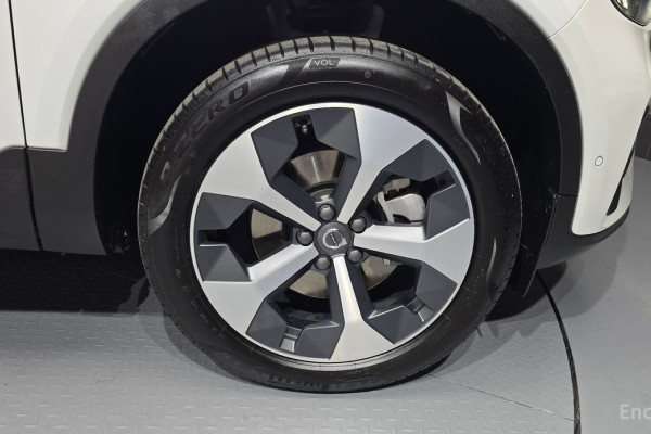 2024 Volvo XC40 с пробегом 16 118 км