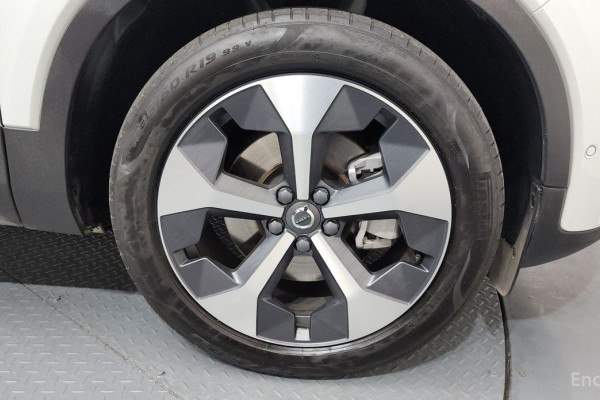 2023 Volvo XC40 с пробегом 21 905 км