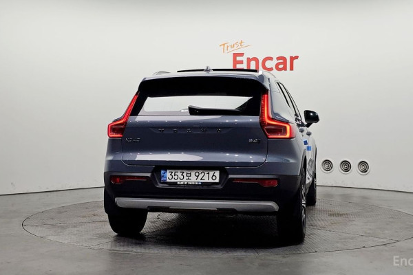 2022 Volvo XC40 с пробегом 75 519 км