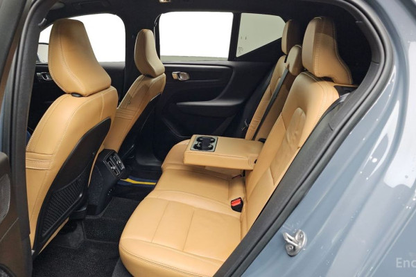 2022 Volvo XC40 с пробегом 75 519 км