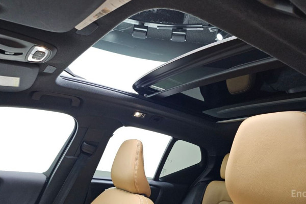 2022 Volvo XC40 с пробегом 75 519 км