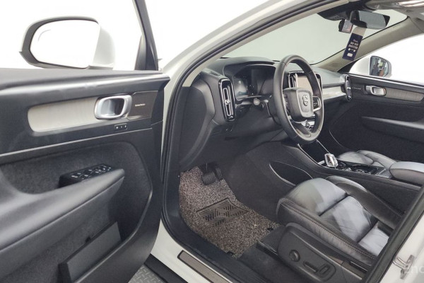 2023 Volvo XC40 с пробегом 21 905 км