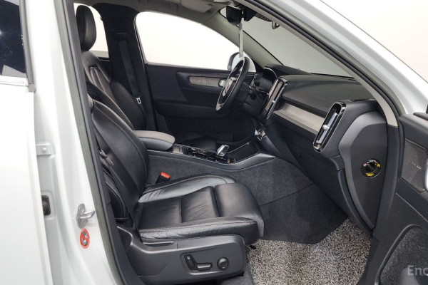 2023 Volvo XC40 с пробегом 21 905 км